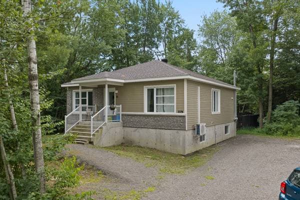 plex — 46 -46A Rue Claudette, Saint-Lin/Laurentides
