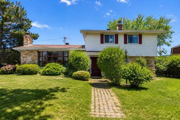 cottage — 22 Rue Greenfield, Dollard-des Ormeaux