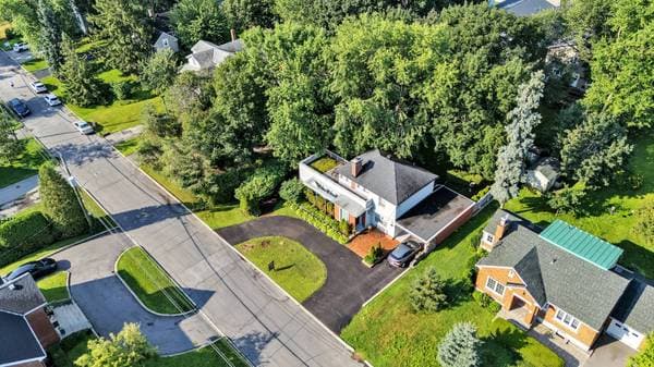 22 Av. Coolbreeze, Pointe-Claire — photo 2