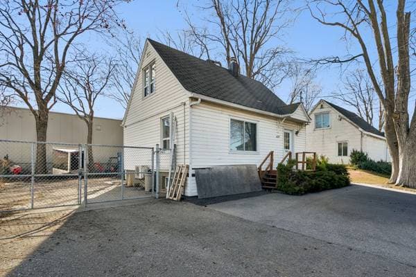 commercial — 625Z Av. O'Connell, Dorval