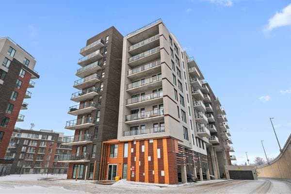 condo — 8 Av. Donegani #303, Pointe-Claire
