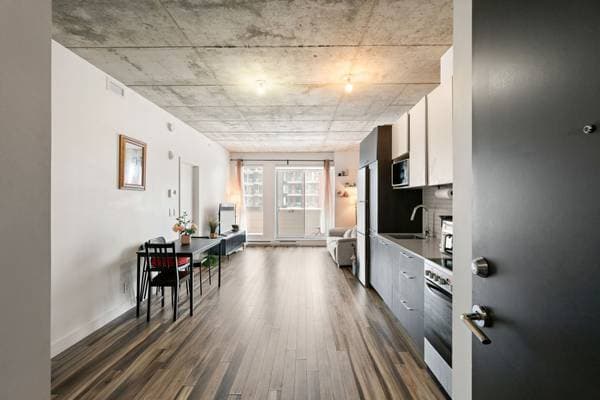 8 Av. Donegani #303, Pointe-Claire — photo 2