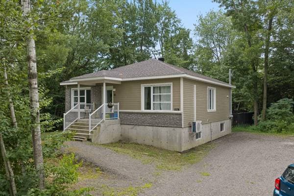 plex — 46 -46A Rue Claudette, Saint-Lin/Laurentides