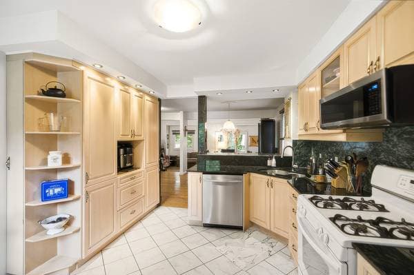 27Z Rue des Capucines, Gatineau (Hull) — photo 2